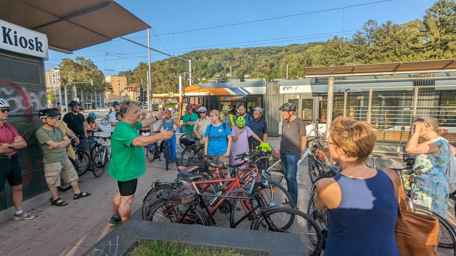 Verkehrspolitische Radtour Gefährliche Stellen und positive Beispiele